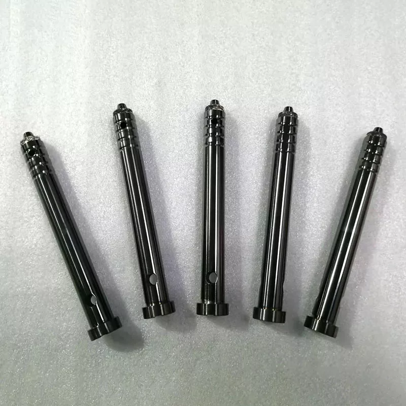 Precíziósan megmunkált autóalkatrészek és -kötőelemek